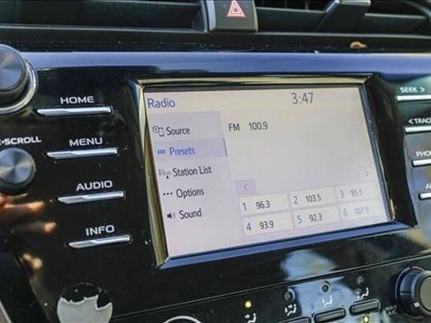 Used 2018 Toyota Camry LE image 17