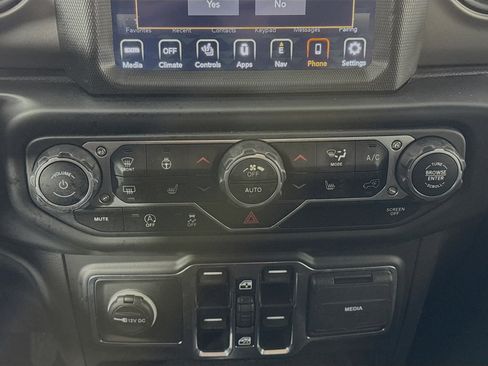 Used 2022 Jeep Wrangler Unlimited Sport image 16