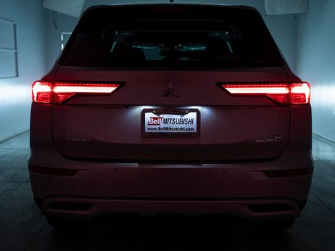 New 2025 Mitsubishi Outlander SE image 35