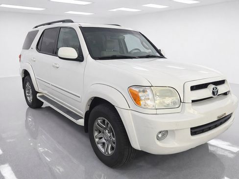 Used 2007 Toyota Sequoia SR5 w/ Preferred Pkg w/ Heated Seats AWD/4WD image 6