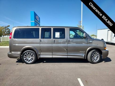 Used 2021 Chevrolet Express 2500 image 9