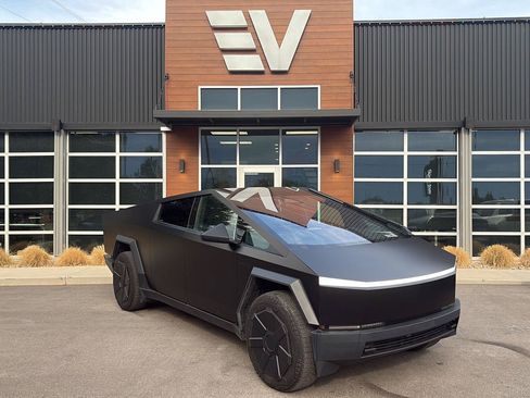 Used 2024 Tesla Cybertruck AWD Crew Cab image 1
