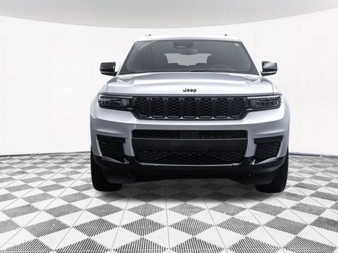 Used 2024 Jeep Grand Cherokee L Laredo image 17