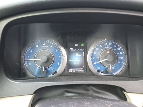 Used 2018 Toyota Sienna XLE w/ XLE Navigation Package FWD image 14