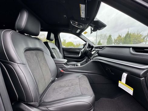 New 2025 Jeep Grand Cherokee L Altitude AWD/4WD image 17