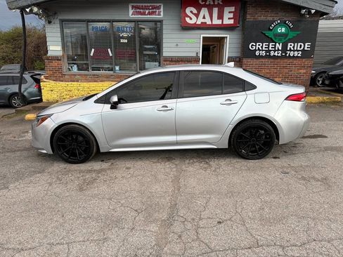 Used 2021 Toyota Corolla LE image 2