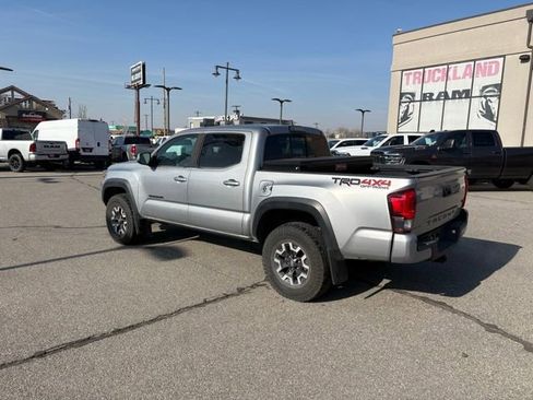 Used 2019 Toyota Tacoma TRD Off-Road image 3