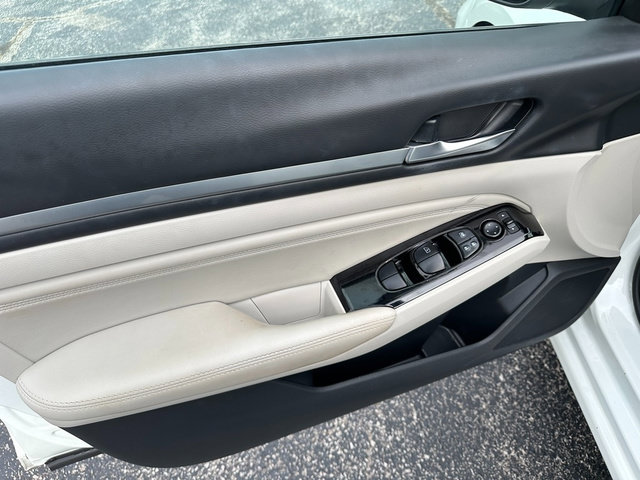 Used 2023 Nissan Altima 2.5 SV w/ SV Premium Package FWD image 9
