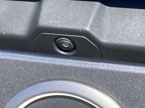 Used 2023 Nissan Frontier SV w/ SV Premium Package image 11