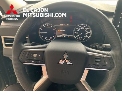 New 2025 Mitsubishi Outlander ES image 14