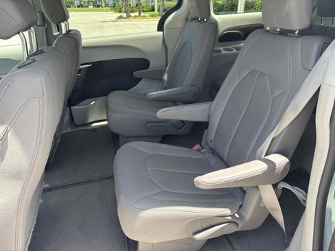 Used 2021 Chrysler Voyager LX image 22