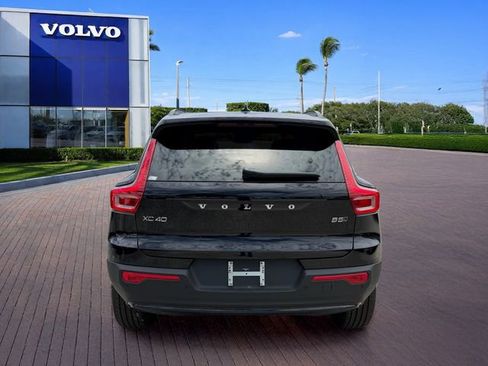 New 2026 Volvo XC40 B5 Core AWD/4WD image 6