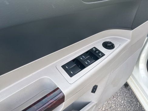 Used 2007 Chrysler 300 C w/ Protection Group II image 21