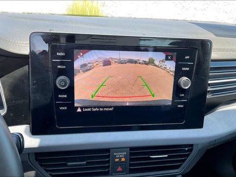 Used 2025 Volkswagen Jetta SE FWD image 21
