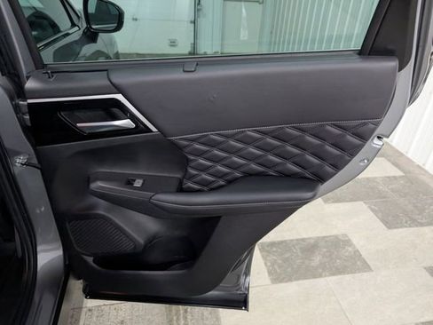 Used 2023 Mitsubishi Outlander SEL image 25