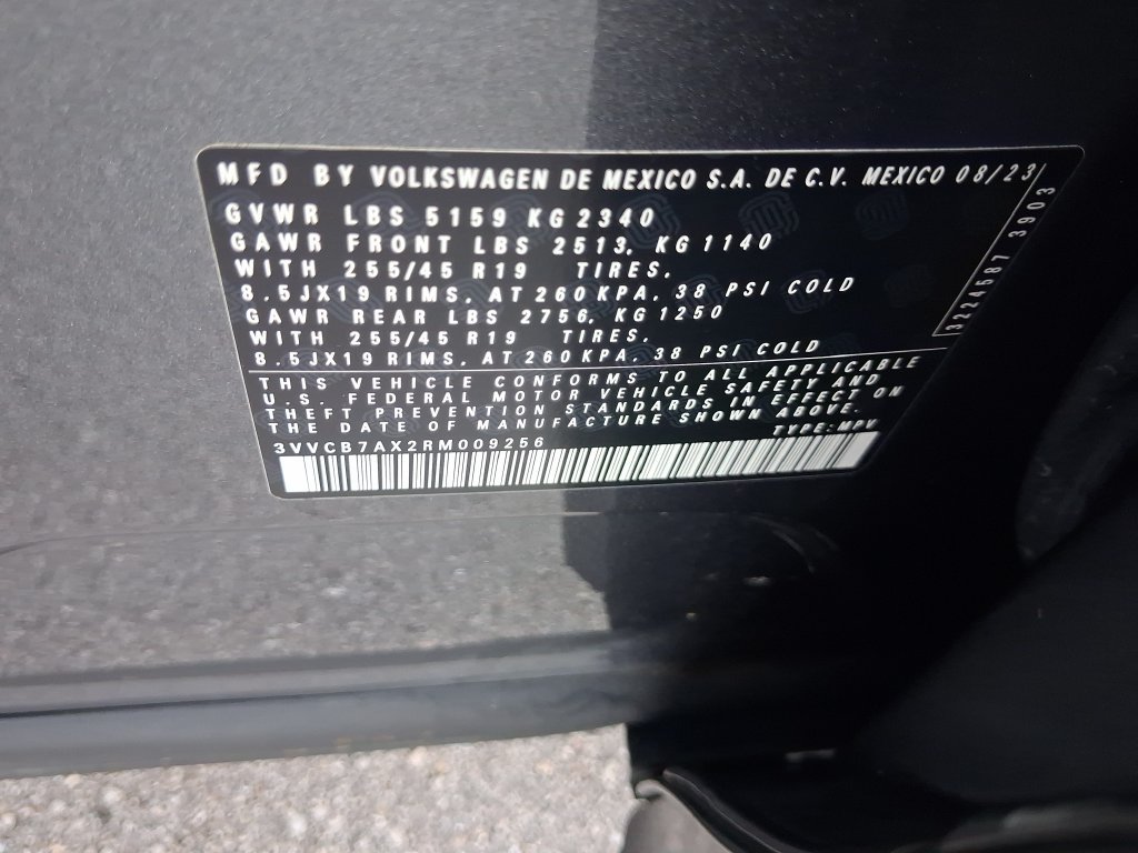 Certified 2024 Volkswagen Tiguan SE R-Line FWD image 31