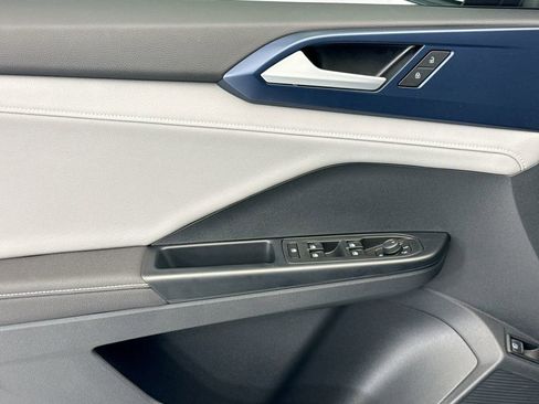 Certified 2024 Volkswagen Taos SE image 21