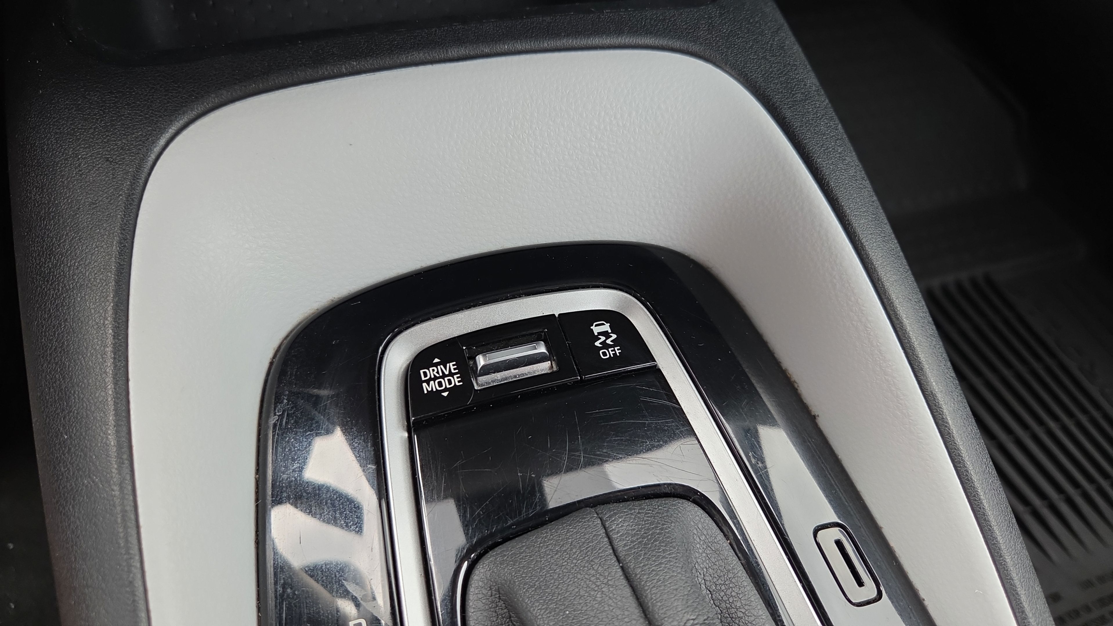 Certified 2024 Toyota Corolla SE FWD image 22