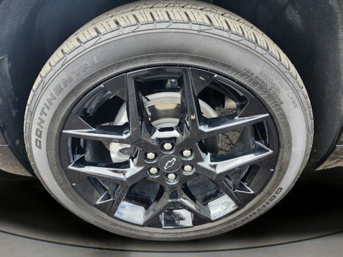 Used 2025 Chevrolet Traverse RS image 34