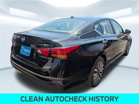 Used 2024 Nissan Altima 2.5 SV FWD image 2