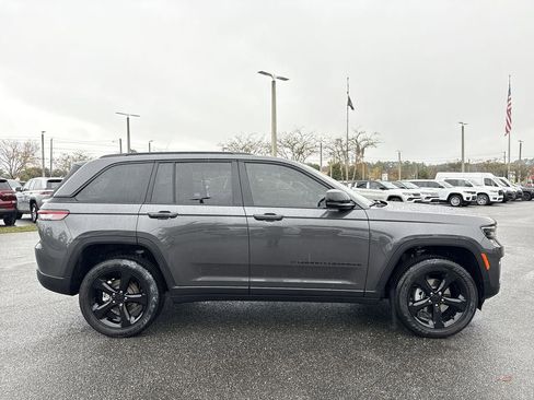 New 2025 Jeep Grand Cherokee Altitude AWD/4WD image 2