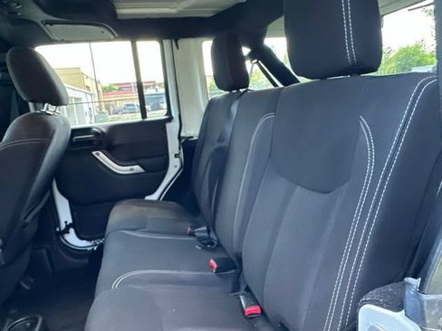 Used 2015 Jeep Wrangler Unlimited Rubicon AWD/4WD image 16