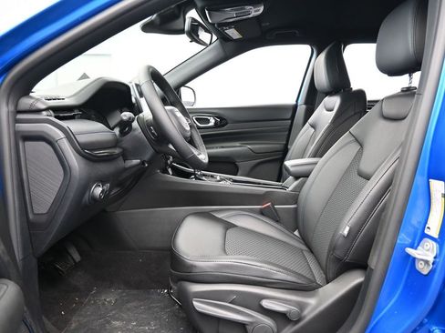 New 2026 Jeep Compass Latitude image 11