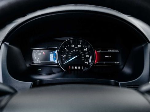 Used 2016 Ford Explorer XLT w/ Equipment Group 202A image 7