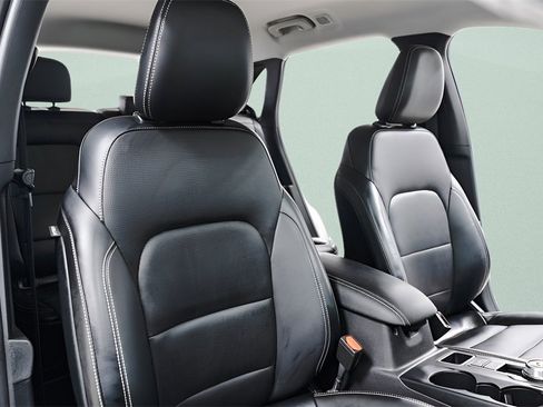 Used 2024 Ford Escape Platinum image 39