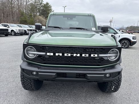 New 2025 Ford Bronco Outer Banks w/ Sasquatch Package AWD/4WD image 2