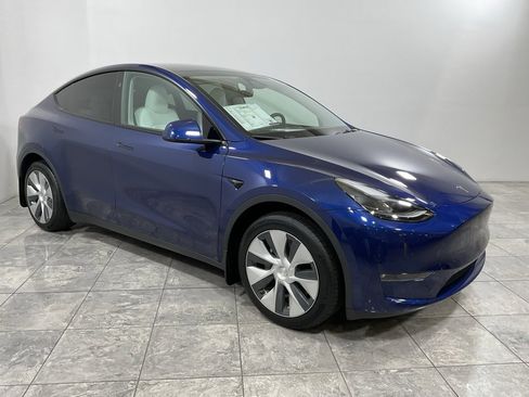 Used 2024 Tesla Model Y Long Range image 9