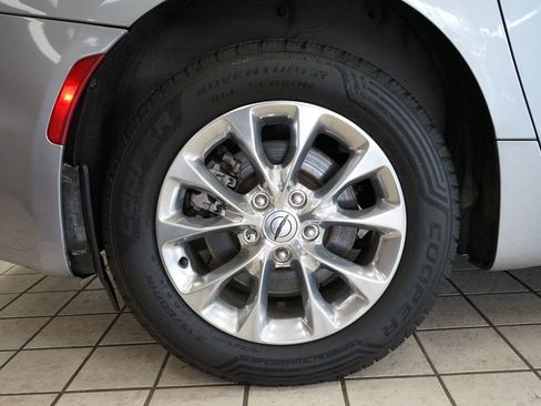 Used 2021 Chrysler Pacifica Touring-L w/ Uconnect Theater Family Group AWD/4WD image 62