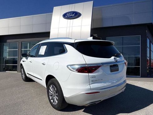 Used 2024 Buick Enclave Premium image 3
