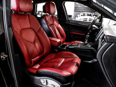 Used 2017 Porsche Macan Turbo image 37