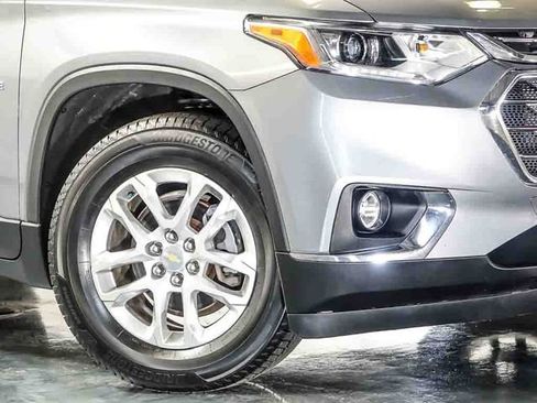Used 2020 Chevrolet Traverse LT w/ Driver Confidence II Package AWD/4WD image 4