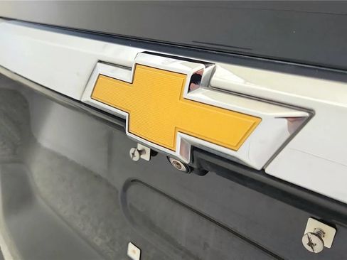 Used 2023 Chevrolet Traverse LT FWD image 16