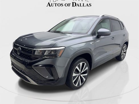 Used 2024 Volkswagen Taos SE image 2