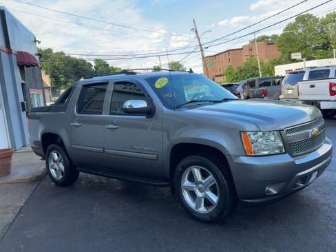 Used 2012 Chevrolet Avalanche LS w/ All-Star Edition AWD/4WD image 4