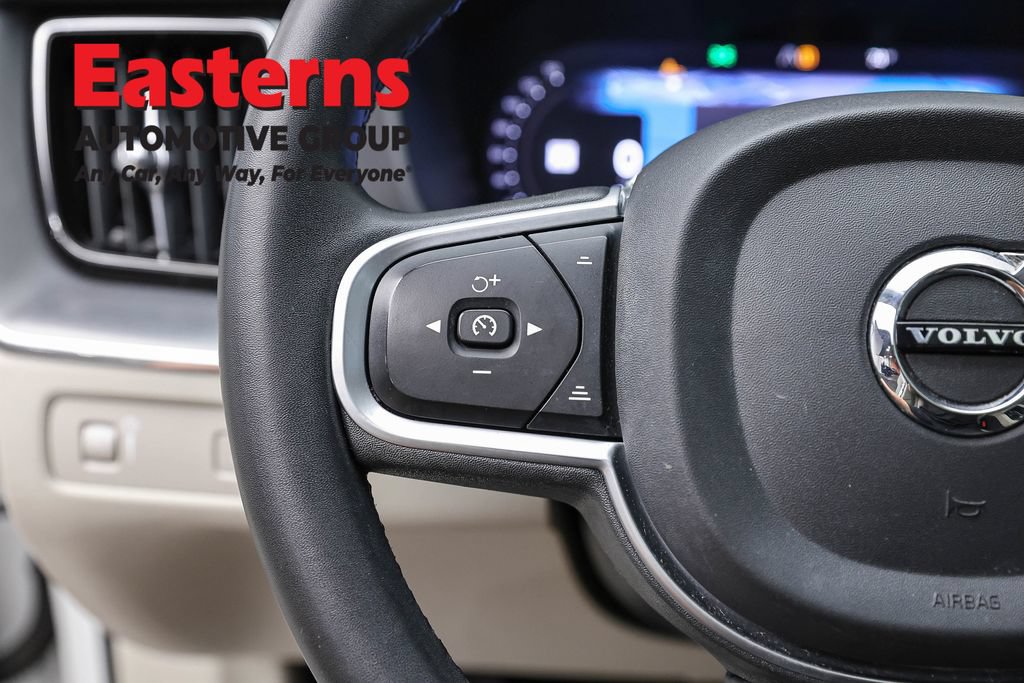 Used 2022 Volvo XC60 B5 Momentum AWD/4WD image 16