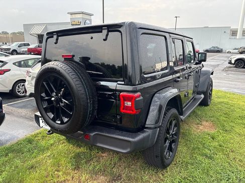 Used 2025 Jeep Wrangler Unlimited Sahara AWD/4WD image 3
