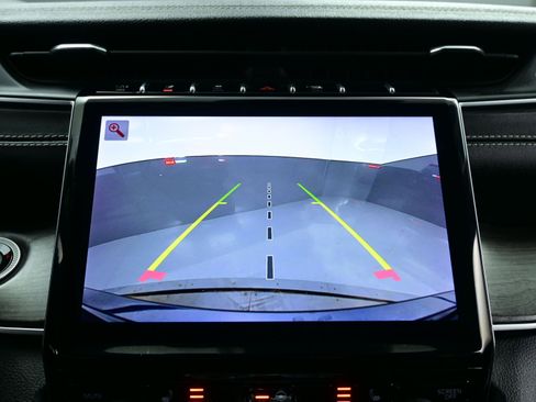 Used 2024 Jeep Grand Cherokee Limited w/ Black Appearance Package image 19