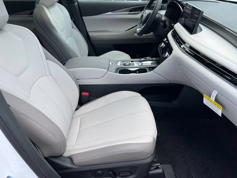 New 2027 INFINITI QX60 Luxe w/ Cargo Package FWD image 15
