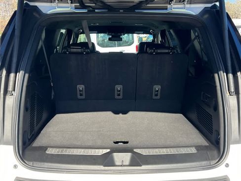 Used 2023 Chevrolet Suburban Premier image 16