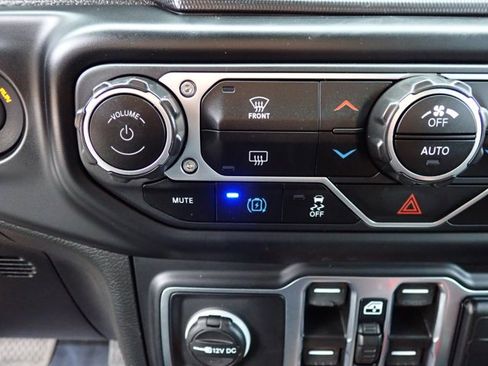 Used 2023 Jeep Wrangler Sahara image 18