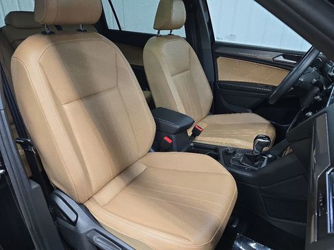 Used 2023 Volkswagen Tiguan SE AWD/4WD image 15