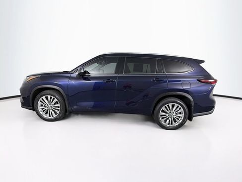Used 2024 Toyota Highlander Platinum FWD image 6