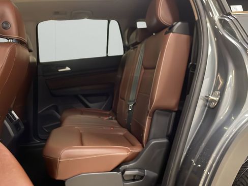 Used 2023 Volkswagen Atlas SE w/ Panoramic Sunroof Package AWD/4WD image 14