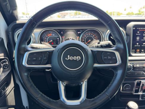 Used 2021 Jeep Wrangler Unlimited Sahara AWD/4WD image 9