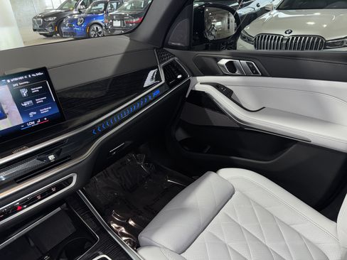 Used 2025 BMW X5 xDrive40i w/ M Sport Package AWD/4WD image 30