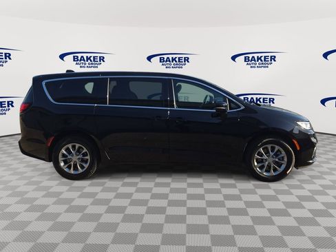 New 2026 Chrysler Pacifica Select AWD/4WD image 8